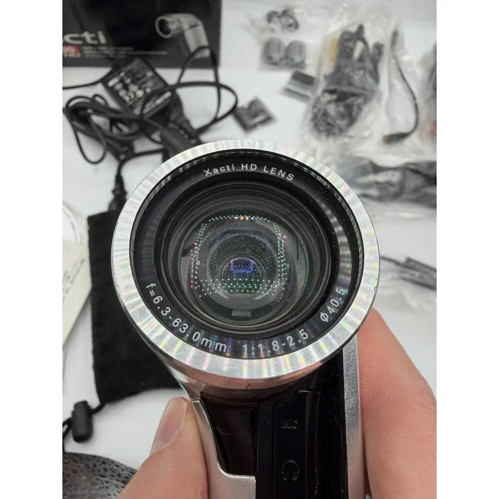Sanyo Xacti DMX-HD1000 Camera Silver Turns On Remote Case Manuals Records Cords